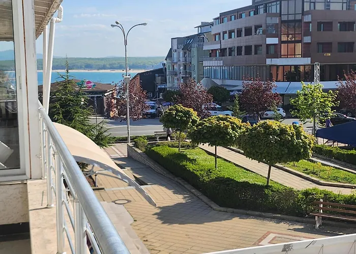 на център * Primorszko